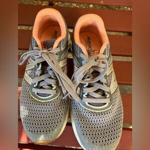New Balance 520-Gray and Orange Athletic Shoes size 6
Preloved